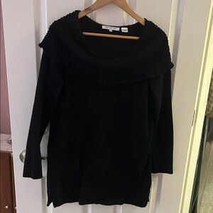 Eight Eight Eight Elegant Black Turtleneck Sweater